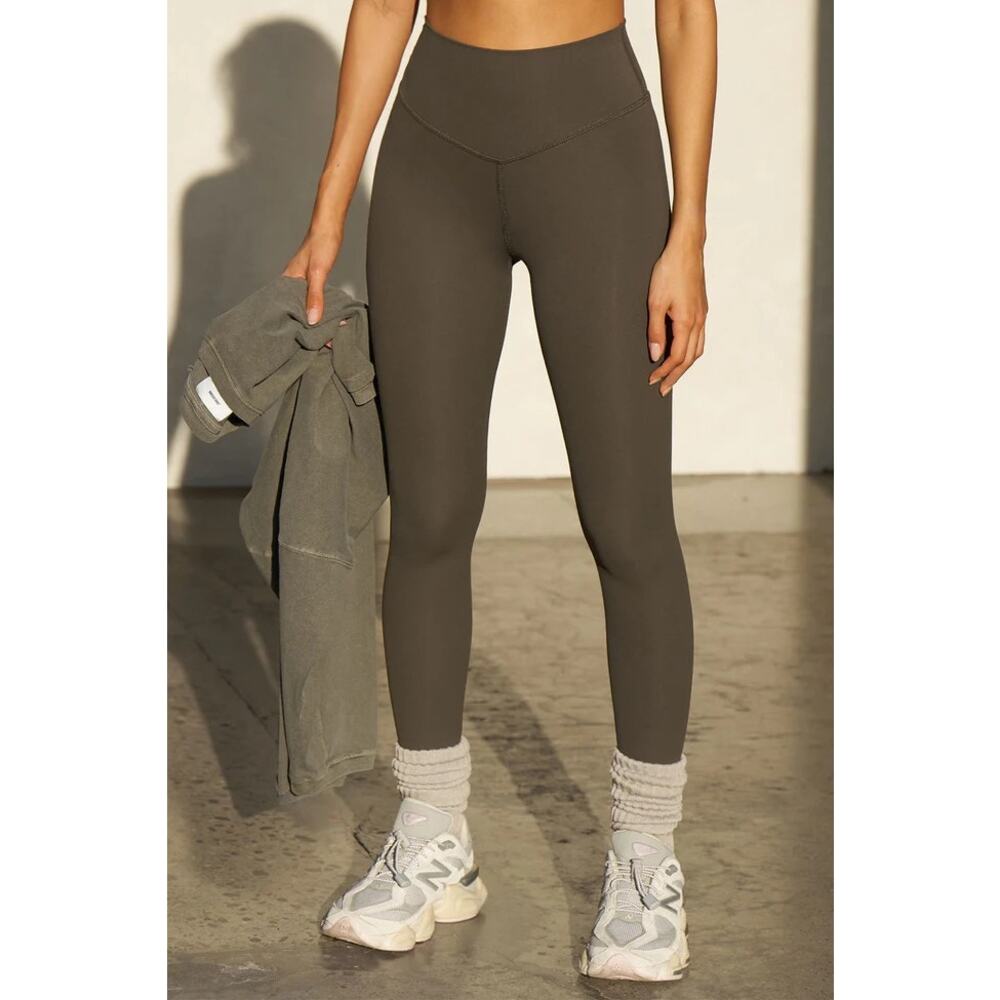 NWT Joah Brown High-Waisted V-Waist Leggings — Size Small